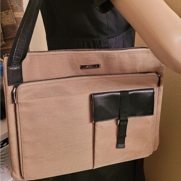 Authentic Gucci Document IPAD Bag - Picture 3 of 12